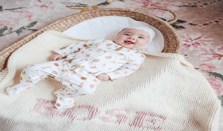 انتخاب لباس برای آتلیه کودک و نوزاد تازه متولد شده برای عکسبرداری
