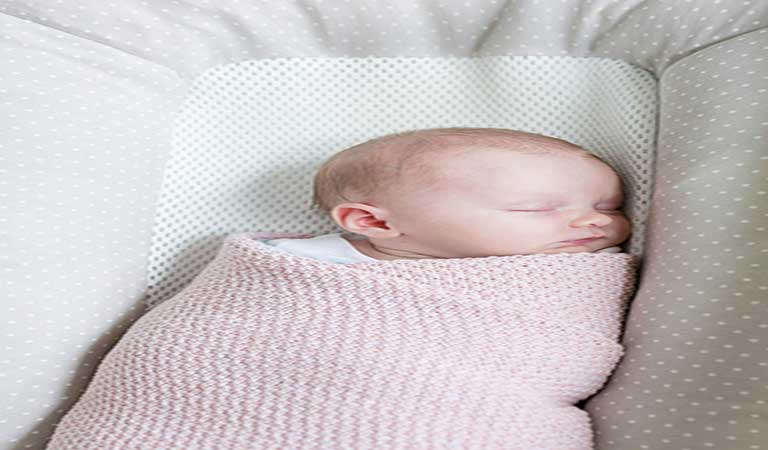 تخت‌خواب مخصوص ریفلاکس - عکاسی از نوزادان با ریفلاکس