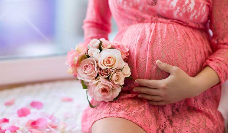 عکس های یادگاری تک در دوران بارداری - مدل عکس بارداری در آتلیه