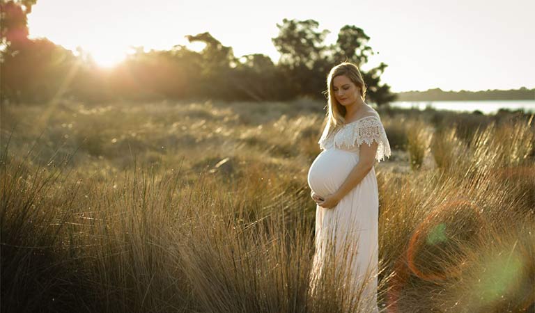 نکاتی در خصوص انتخاب لباس برای عکاسی بارداری - لباس برای عکس بارداری