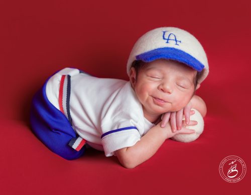 عکس نوزادی با دکور بیسبال