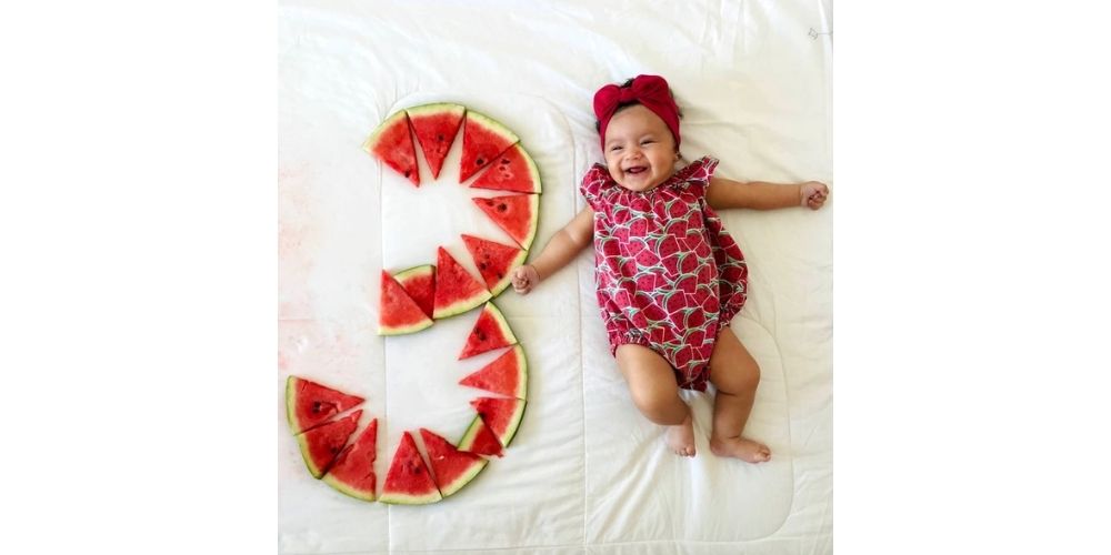 ایده جدید عکس ماهگرد نوزاد دختر در منزل با استفاده از میوه