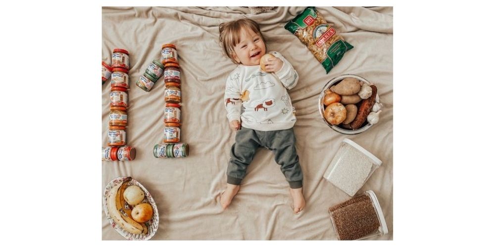 عکس ماهگرد نوزاد پسر با شکلات در 11 ماهگی
