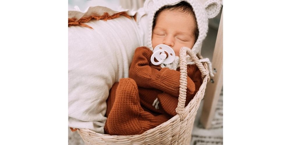 عکاسی نوزاد در منزل هنگام خواب