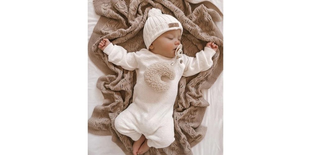 ایده عکاسی نوزاد در خانه از نوزاد خوابیده
