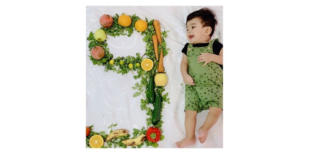 ایده عکس ماهگرد نوزاد در منزل با میوه