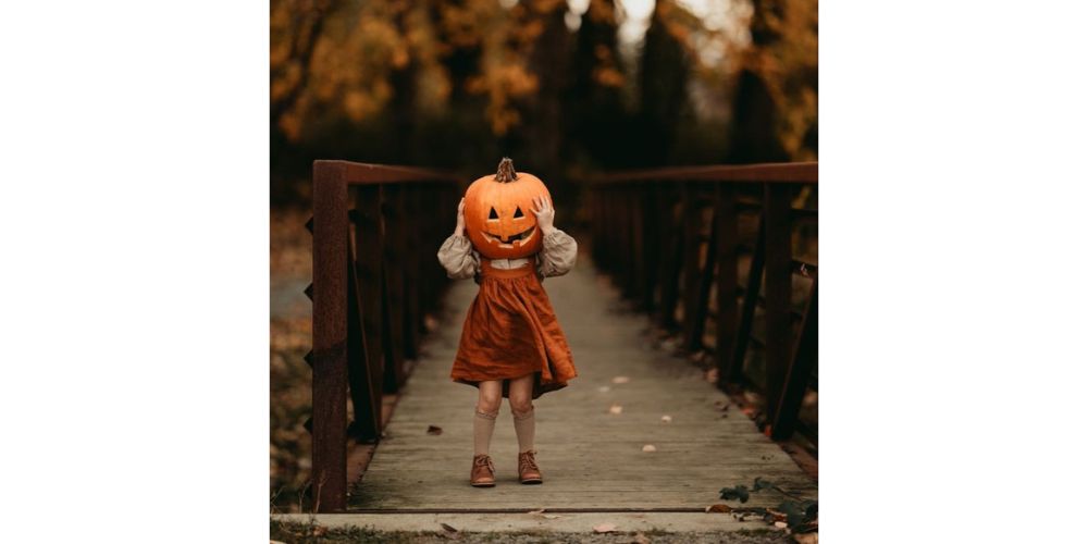 تم عکاسی پاییزی هالووین برای کودک