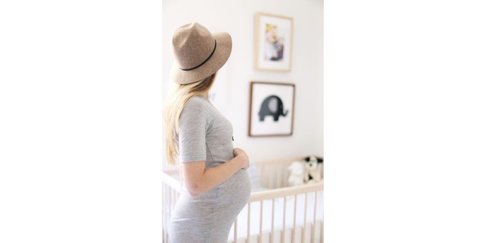 مدل عکس زن باردار در خانه