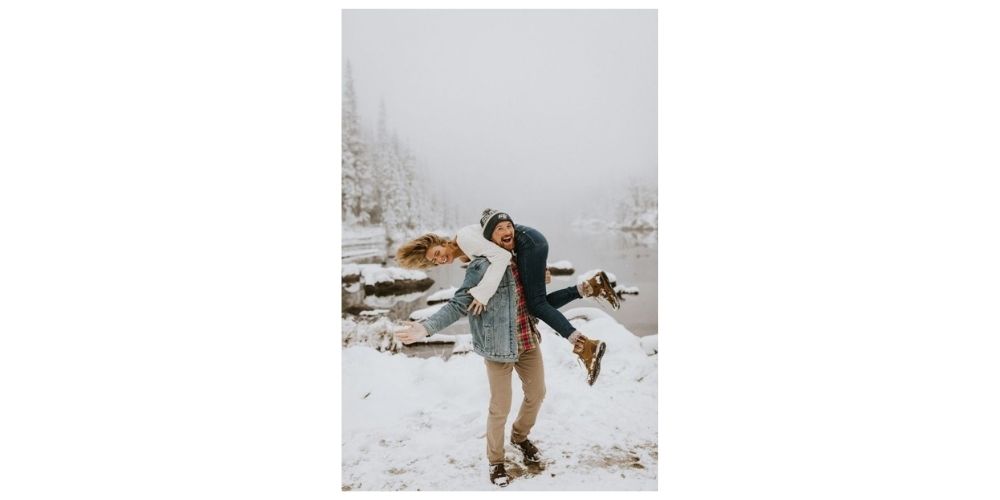 ژست عکاسی دو نفره در زمستان